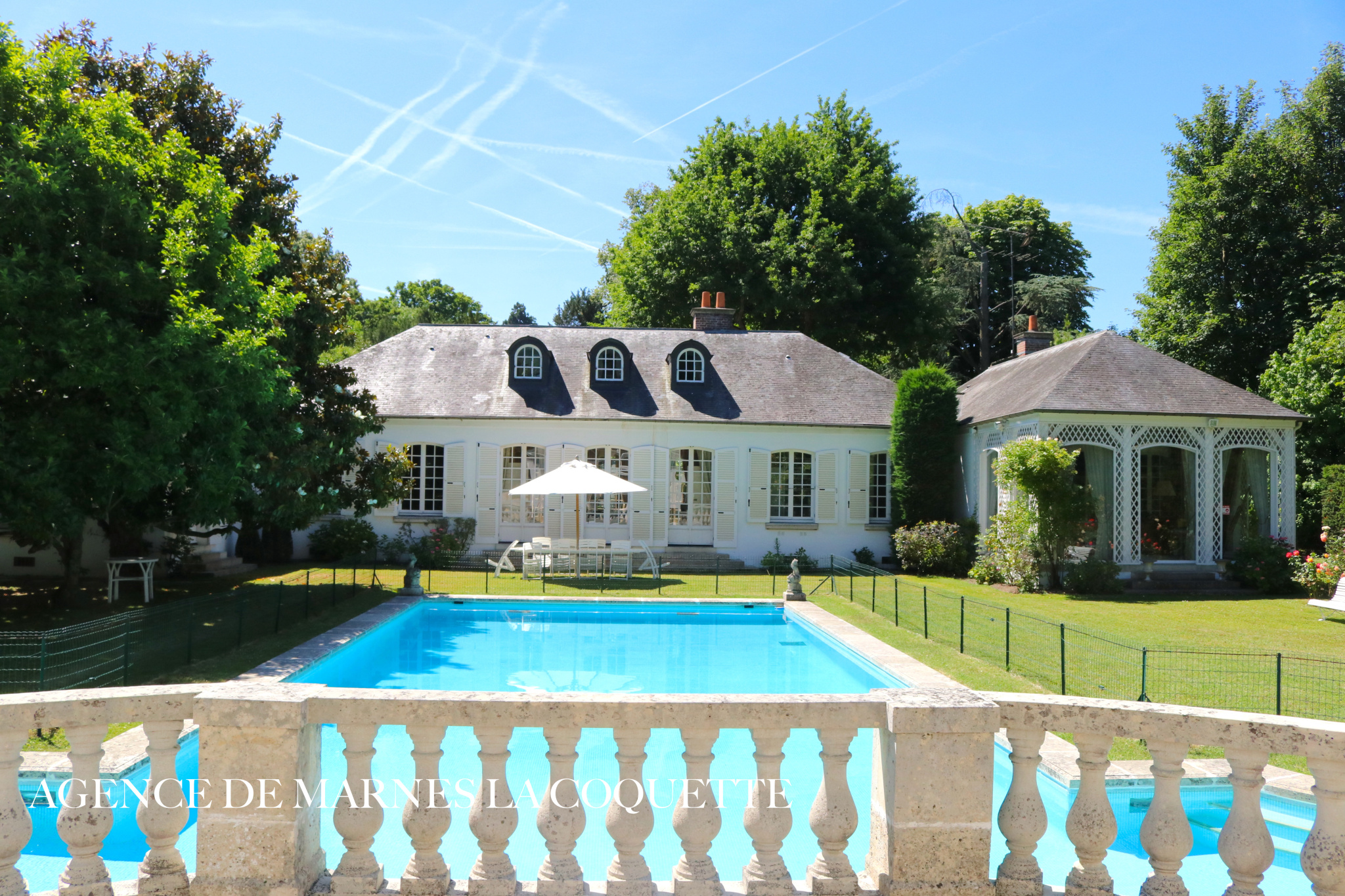 vente MarneslaCoquette village. AGENCE IMMOBILIERE DE MARNES LA